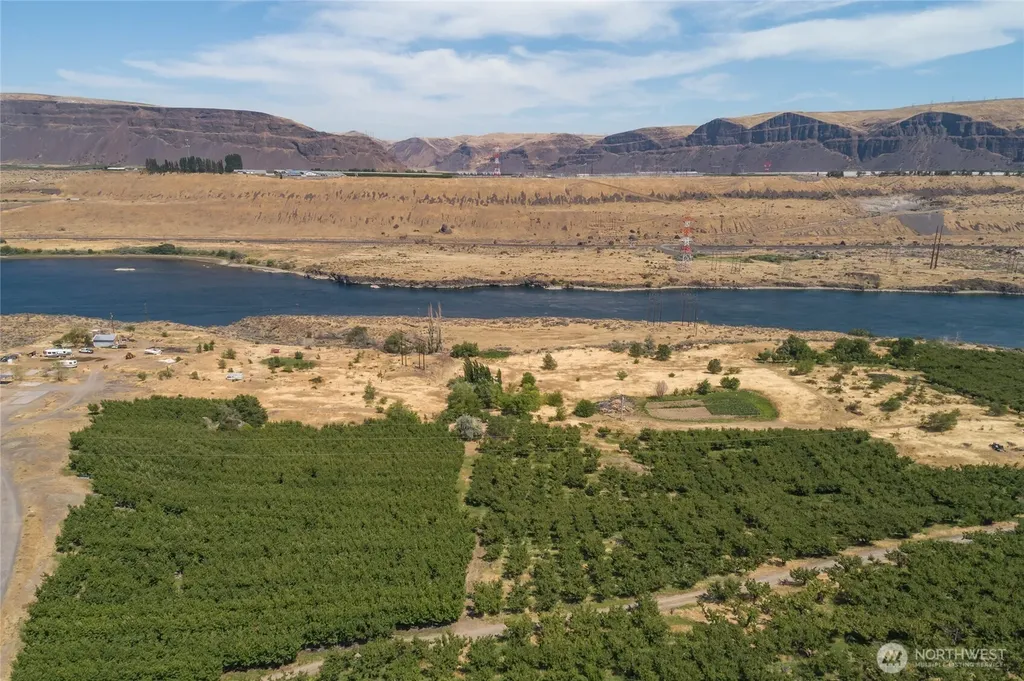 7199 Tarpiscan Road Malaga WA 98828