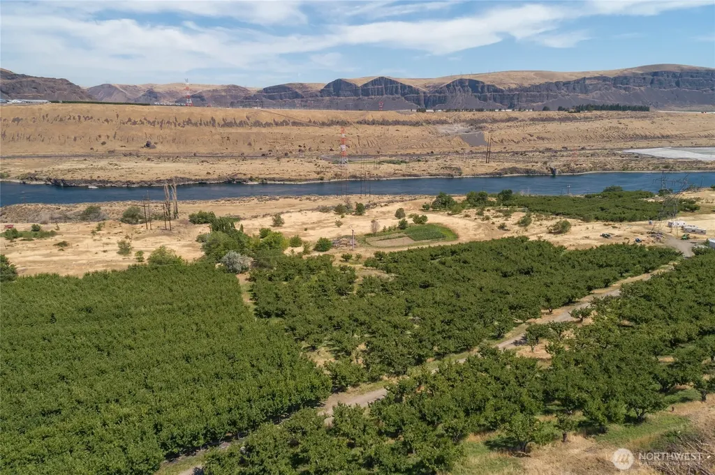 7199 Tarpiscan Road Malaga WA 98828