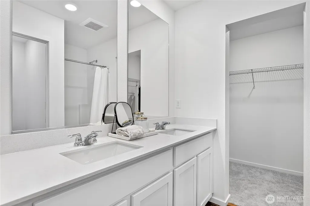 34148 Emerald Ridge Avenue SE Black Diamond WA 98010
