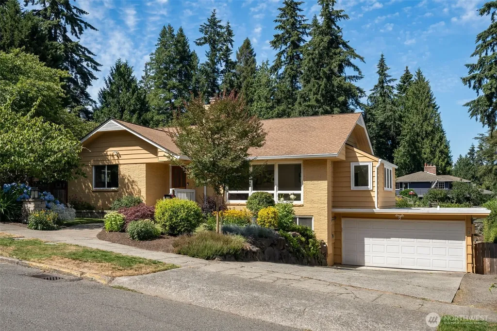 3726 NE 165th Street Lake Forest Park WA 98155