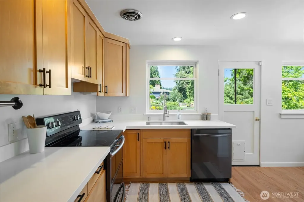3726 NE 165th Street Lake Forest Park WA 98155