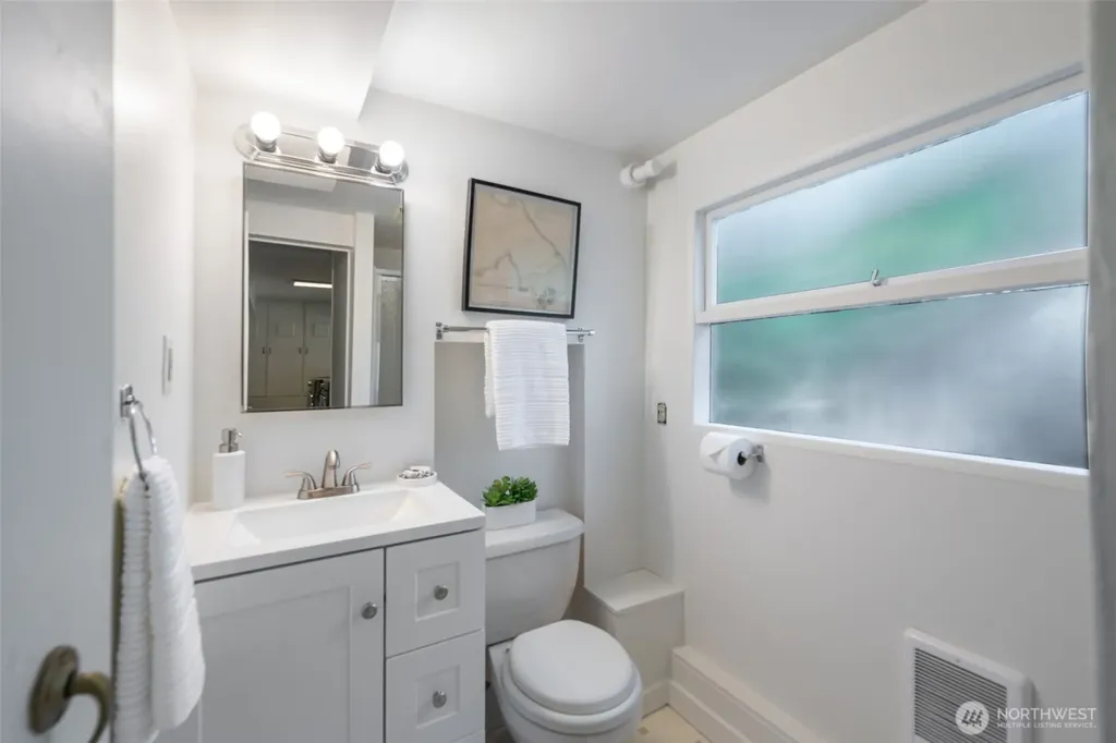 3726 NE 165th Street Lake Forest Park WA 98155