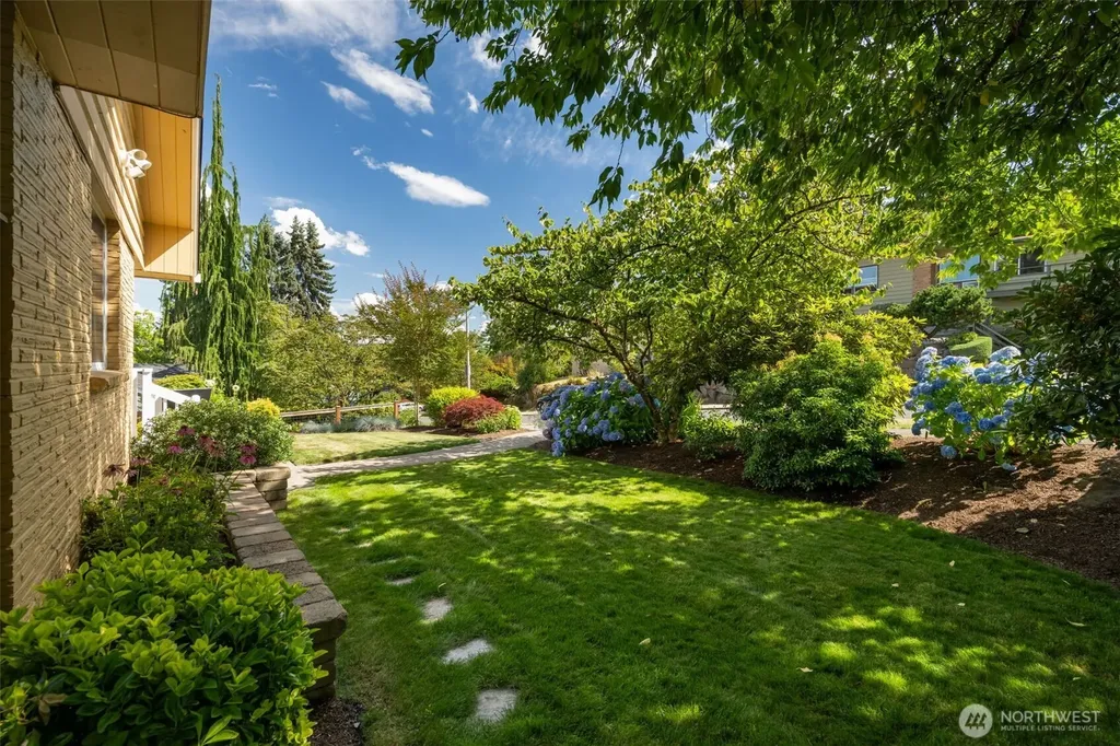 3726 NE 165th Street Lake Forest Park WA 98155