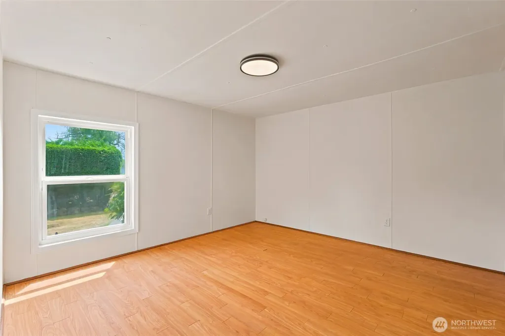 517 1st Avenue E Pacific WA 98047