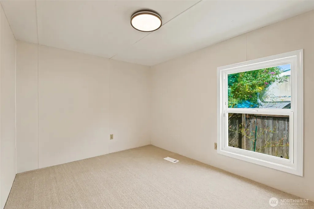517 1st Avenue E Pacific WA 98047