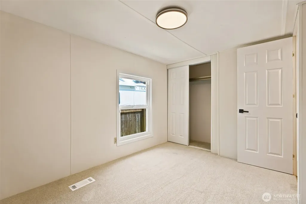517 1st Avenue E Pacific WA 98047