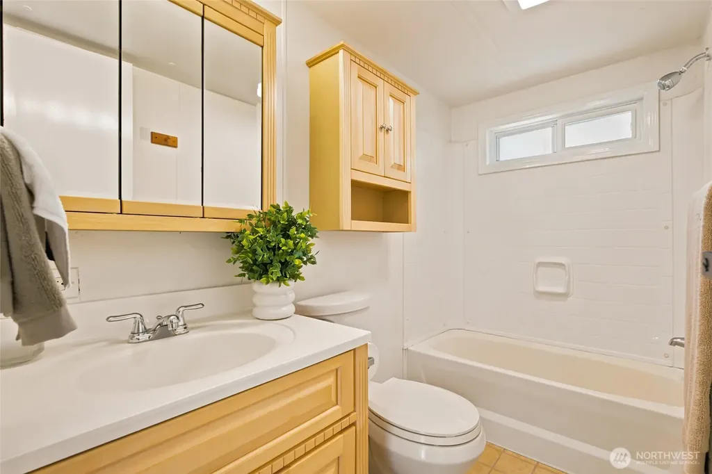 517 1st Avenue E Pacific WA 98047