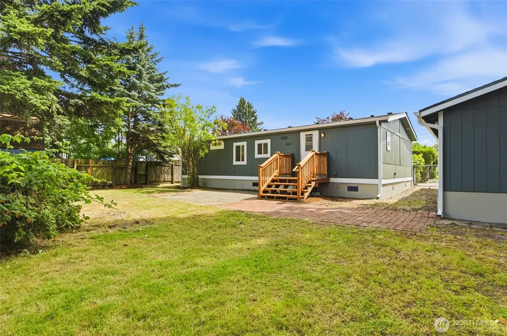 517 1st Avenue E Pacific WA 98047