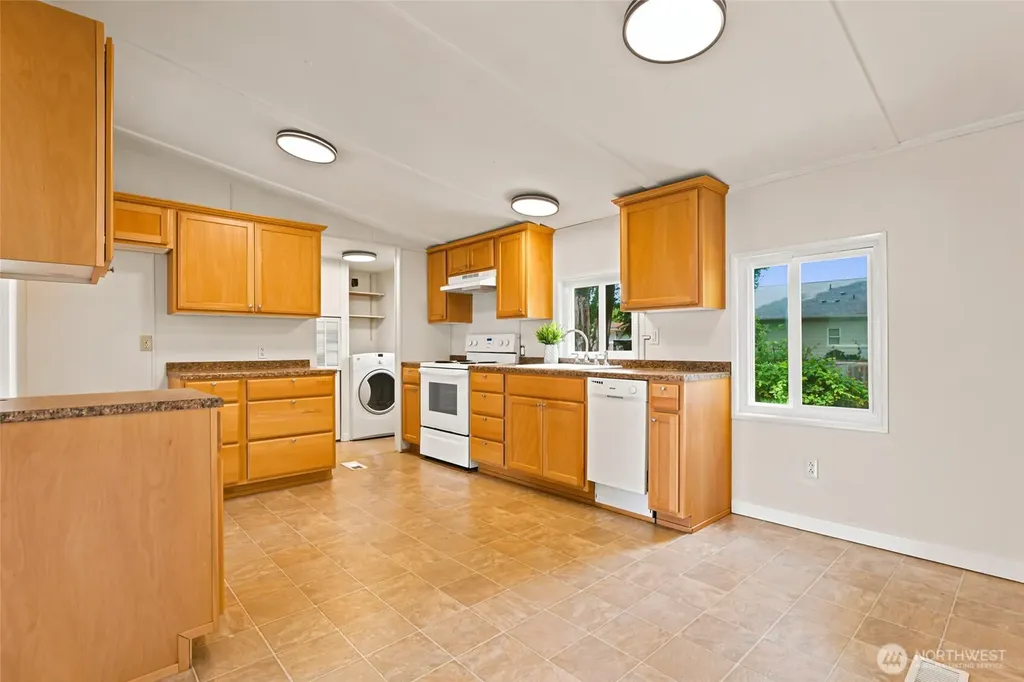 517 1st Avenue E Pacific WA 98047