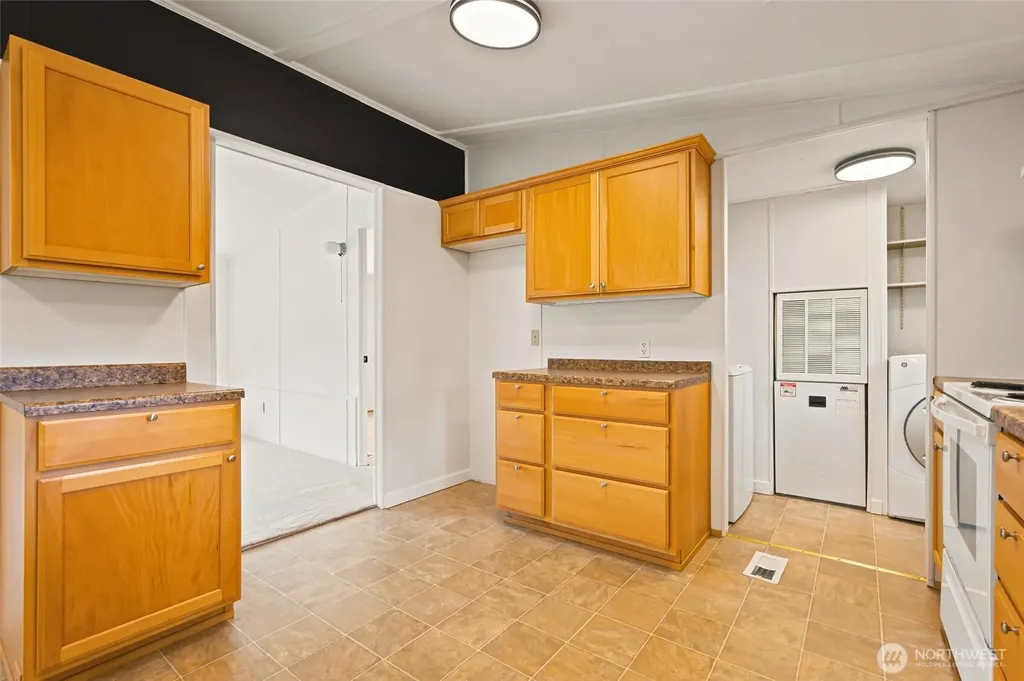 517 1st Avenue E Pacific WA 98047