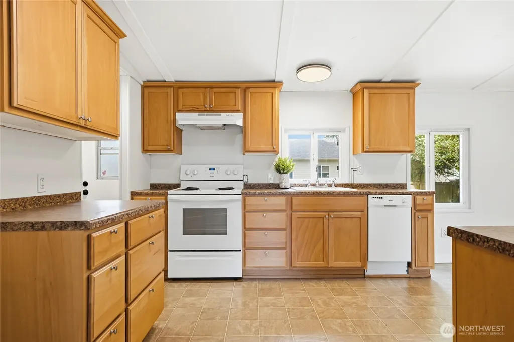 517 1st Avenue E Pacific WA 98047