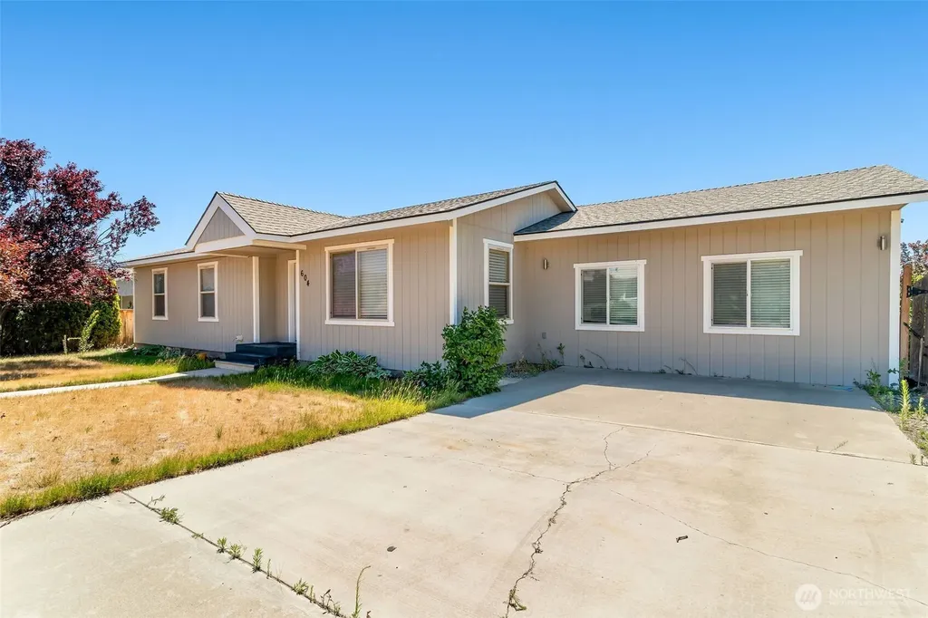 604 Bramble Avenue Omak WA 98841