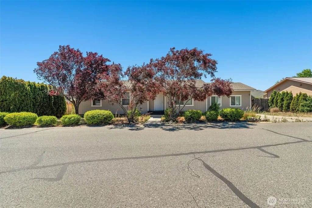 604 Bramble Avenue Omak WA 98841