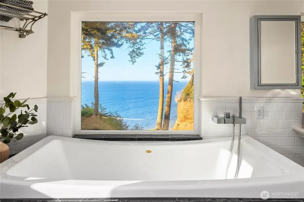 1744 Gasman Road Port Angeles WA 98362