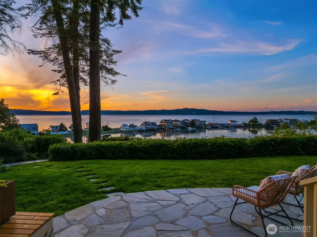 10058 NE Lafayette Avenue Bainbridge Island WA 98110