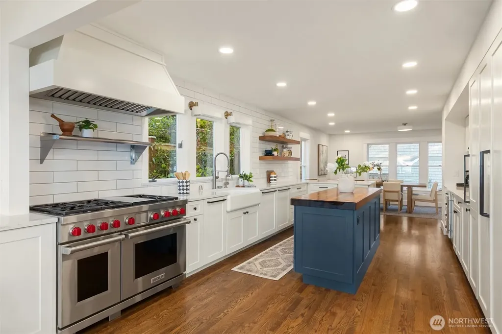 10058 NE Lafayette Avenue Bainbridge Island WA 98110