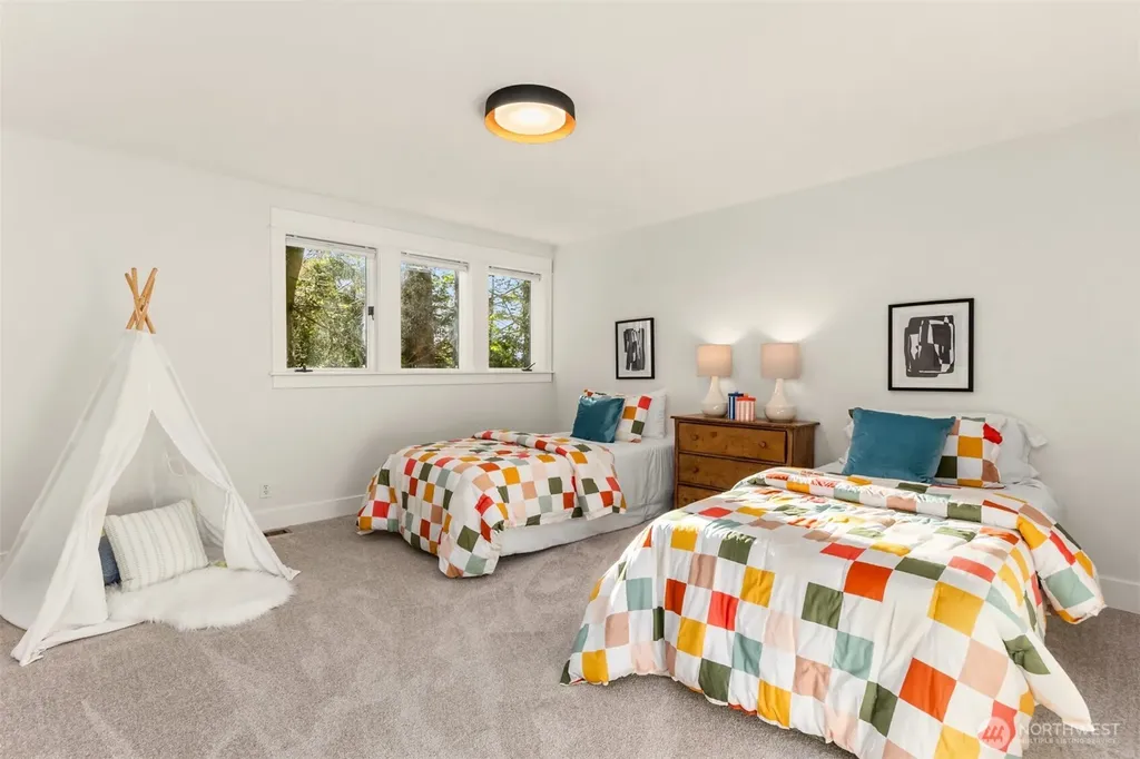 10058 NE Lafayette Avenue Bainbridge Island WA 98110