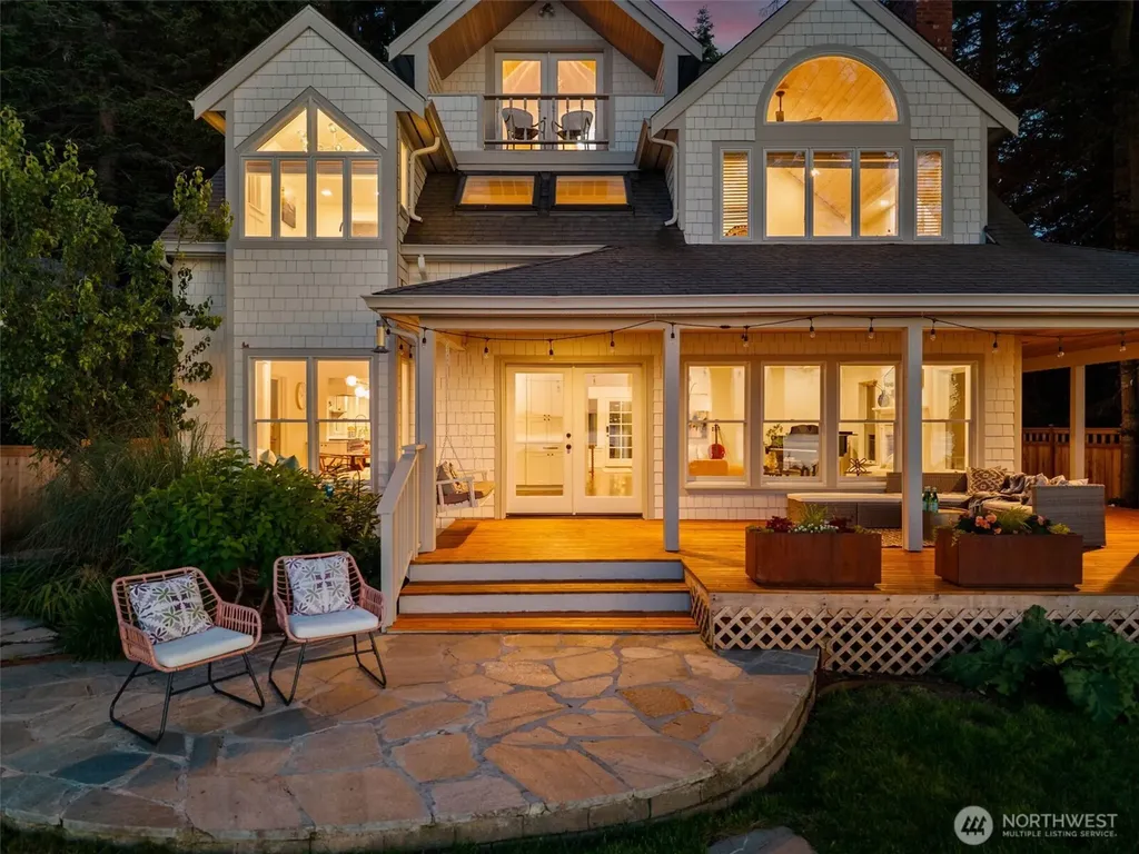 10058 NE Lafayette Avenue Bainbridge Island WA 98110