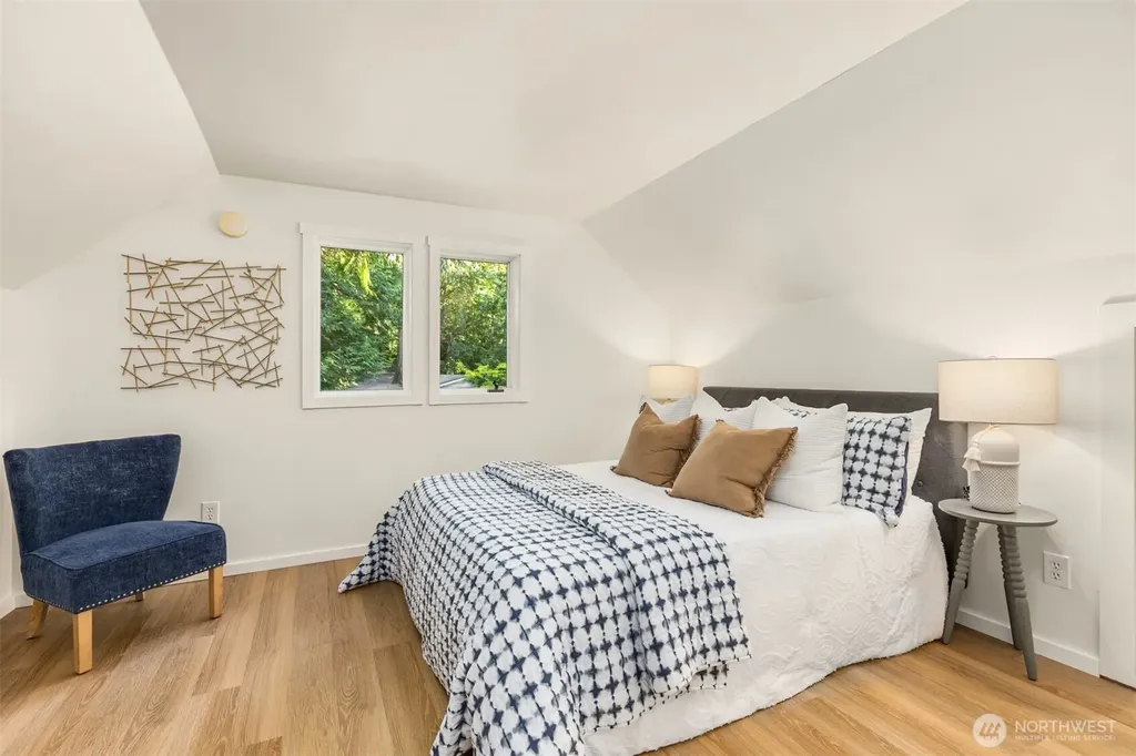 10058 NE Lafayette Avenue Bainbridge Island WA 98110