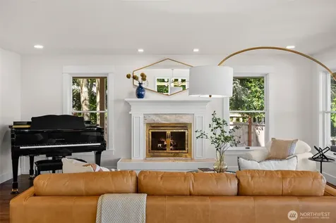 10058 NE Lafayette Avenue Bainbridge Island WA 98110