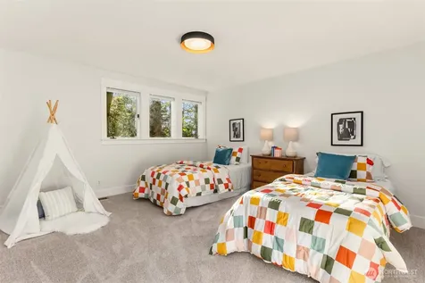 10058 NE Lafayette Avenue Bainbridge Island WA 98110