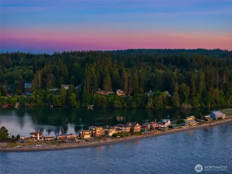 10058 NE Lafayette Avenue Bainbridge Island WA 98110