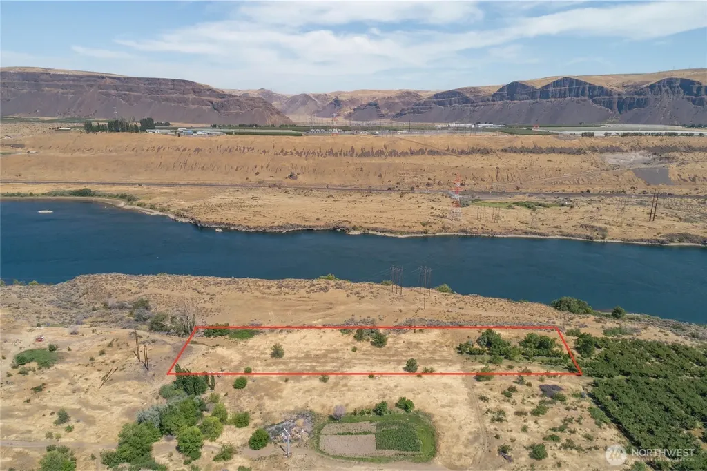 7199 Tarpiscan Road Malaga WA 98828