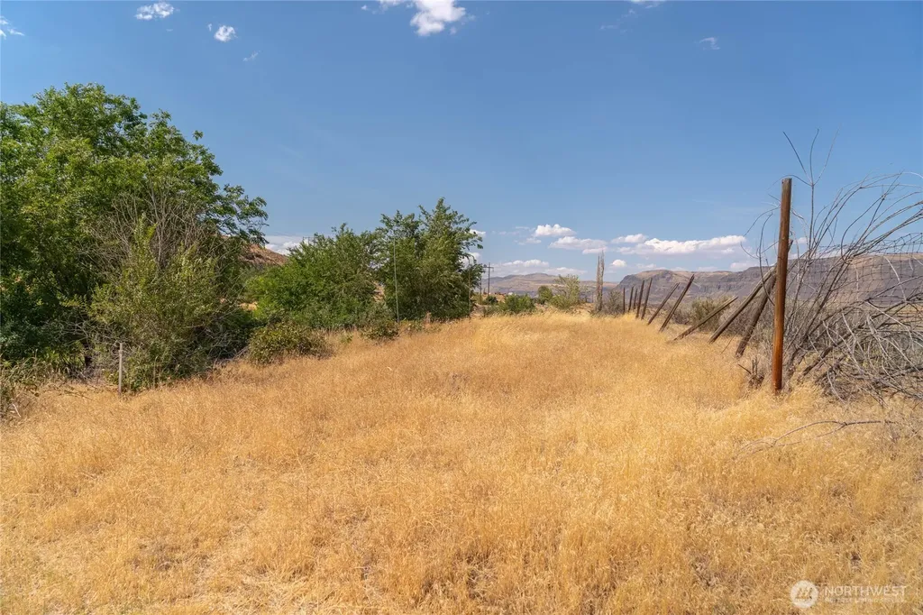7199 Tarpiscan Road Malaga WA 98828