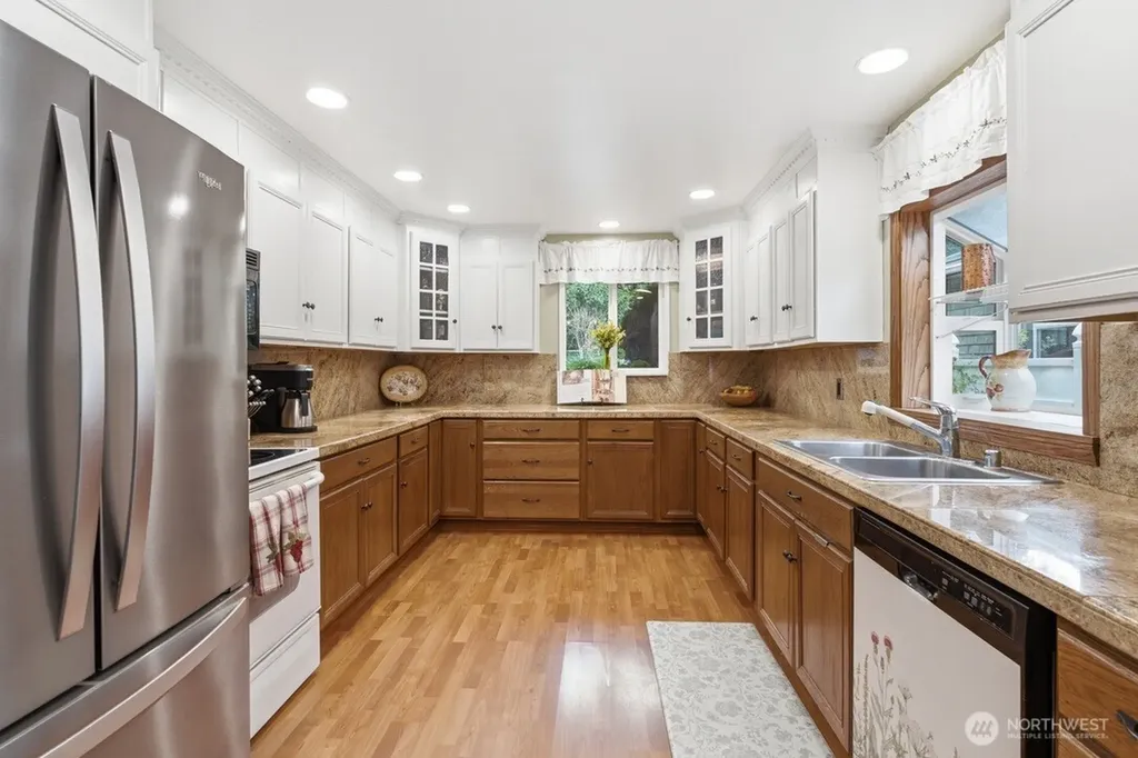 26420 Lake Fenwick Road S Kent WA 98032