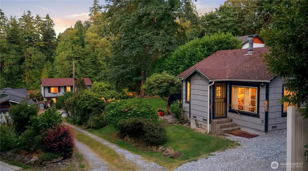 26420 Lake Fenwick Road S Kent WA 98032