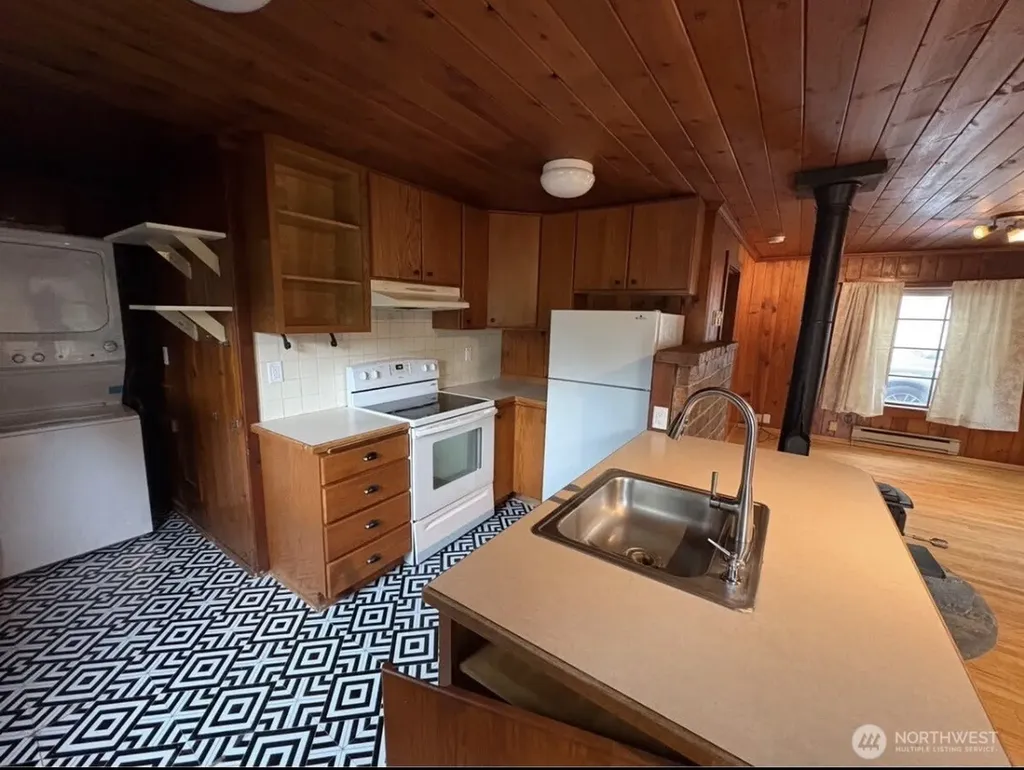 26420 Lake Fenwick Road S Kent WA 98032