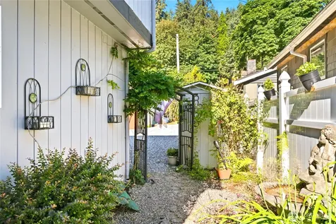 26420 Lake Fenwick Road S Kent WA 98032