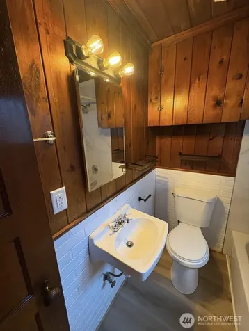 26420 Lake Fenwick Road S Kent WA 98032