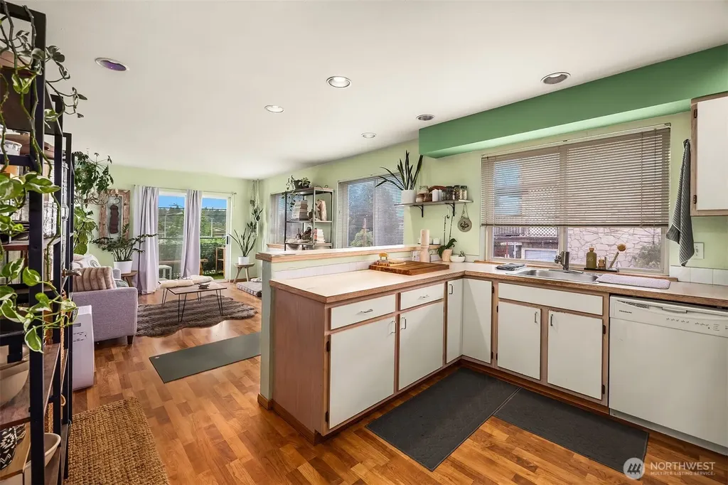 816 N 38th Street Seattle WA 98103