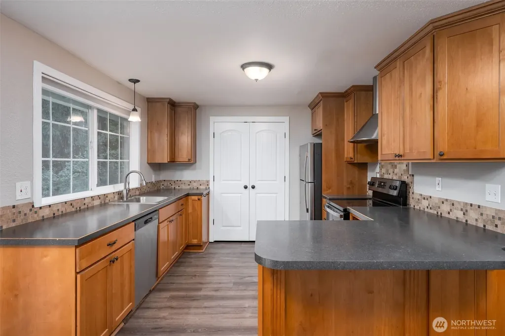 9538 Helen Avenue NE Olympia WA 98516