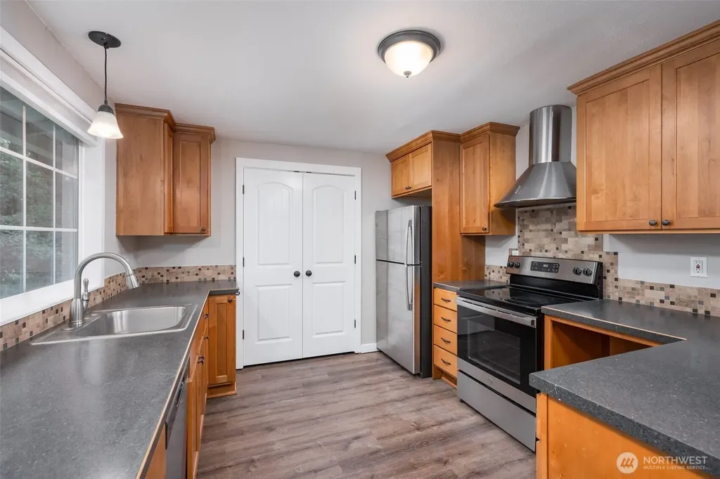 9538 Helen Avenue NE Olympia WA 98516