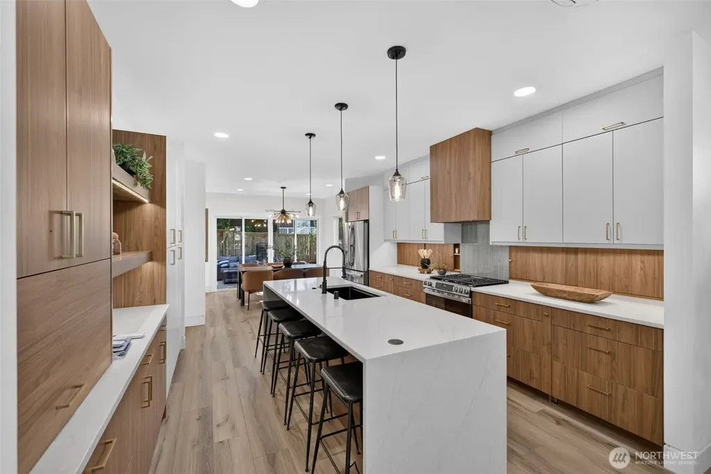 3247 40th Avenue SW Seattle WA 98116