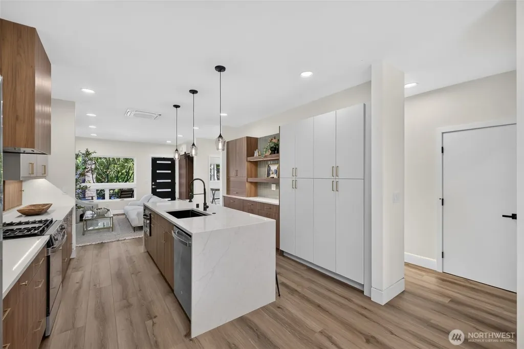 3247 40th Avenue SW Seattle WA 98116
