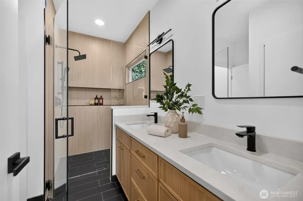 3247 40th Avenue SW Seattle WA 98116