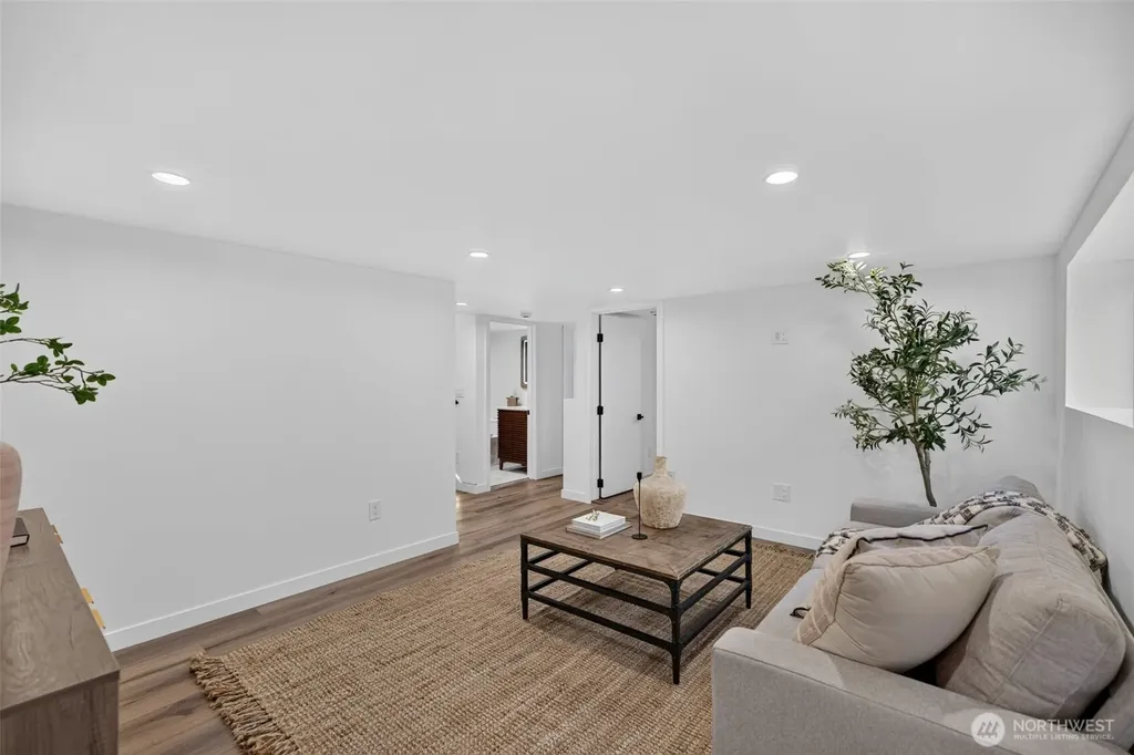 3247 40th Avenue SW Seattle WA 98116