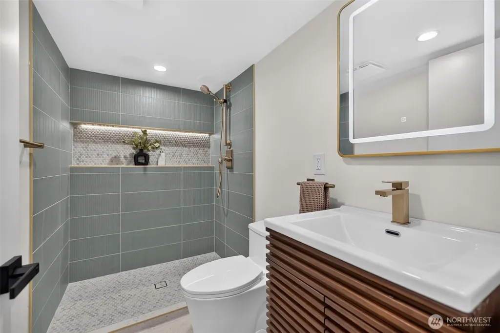 3247 40th Avenue SW Seattle WA 98116