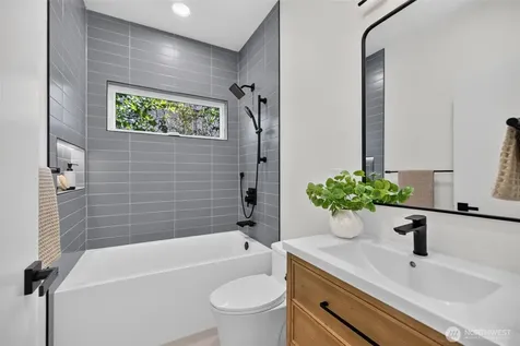3247 40th Avenue SW Seattle WA 98116