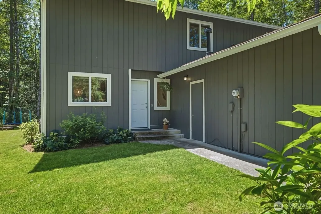 1353 Saddle Club Road SE Port Orchard WA 98366