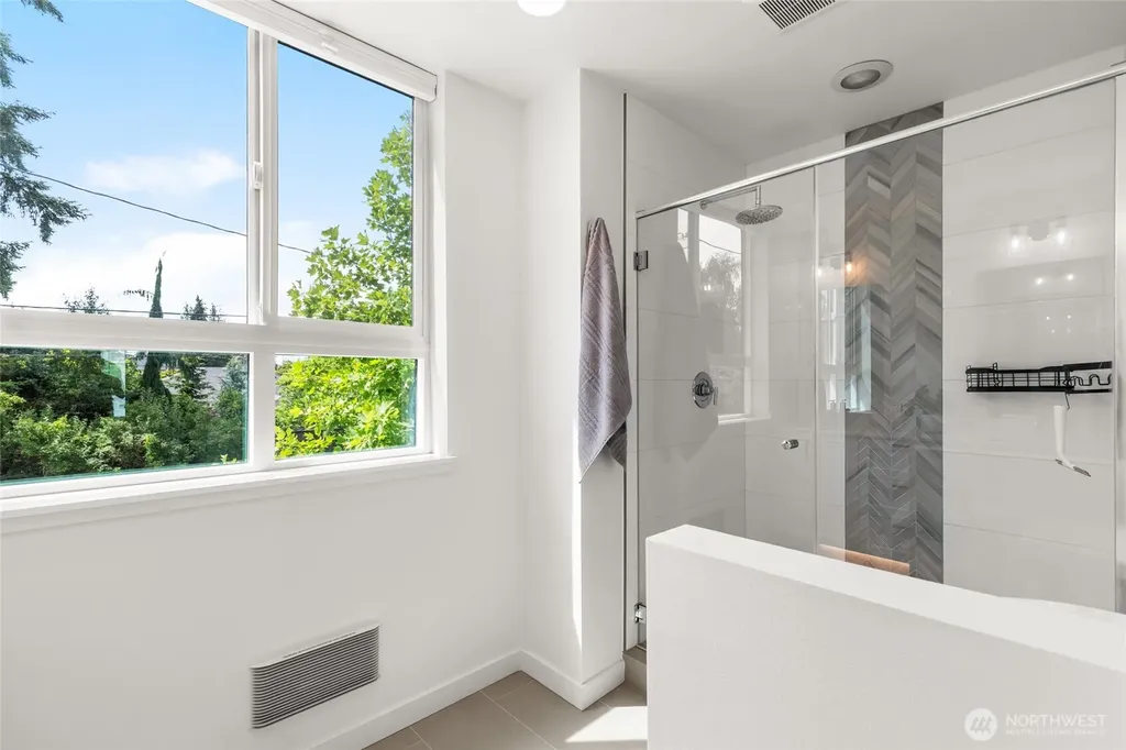 2106 NE 85th Street Seattle WA 98115