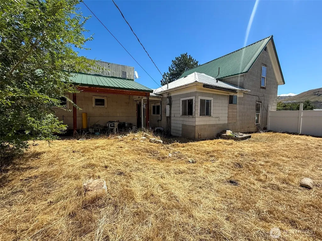 112 3rd Avenue S Okanogan WA 98840