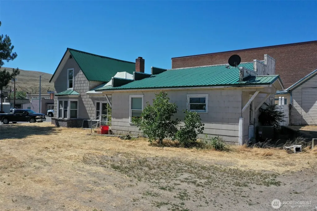 112 3rd Avenue S Okanogan WA 98840