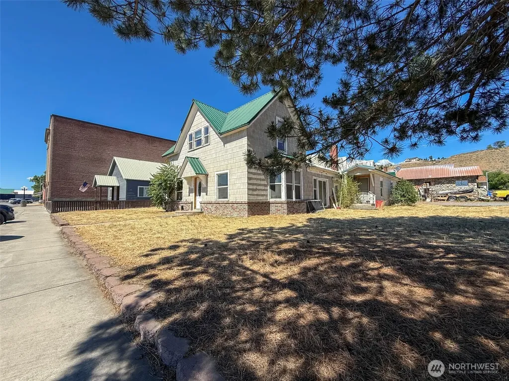 112 3rd Avenue S Okanogan WA 98840