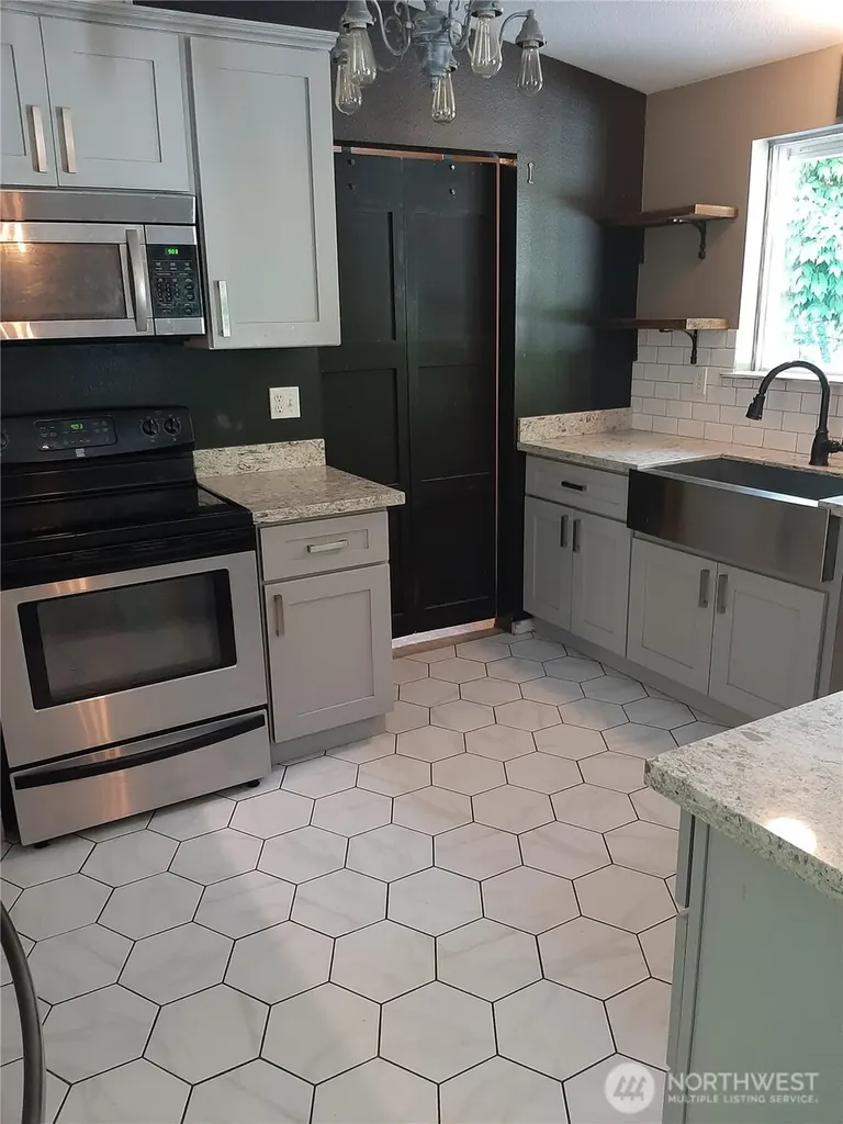 41 W Elma Hicklin Road Mccleary WA 98557