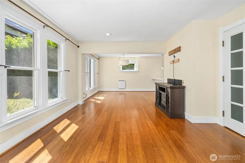 1443 22nd Avenue Seattle WA 98122