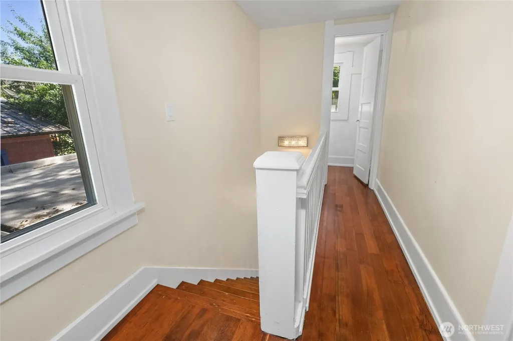 1443 22nd Avenue Seattle WA 98122